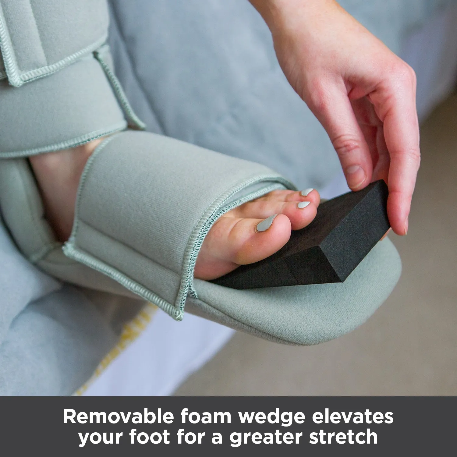 BraceAbility Padded 90 Degree Plantar Fasciitis Boot | Soft Dorsiwedge Night Splint to Stabilize Foot and Ankle, Stretches Plantar Fascia Ligament and Supports Achilles Tendon (Large)