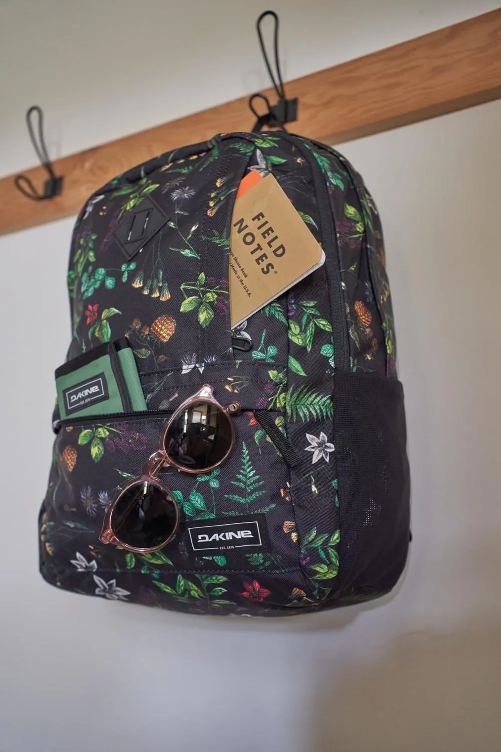 Dakine Essentials Pack 22L - Street Art, One Size