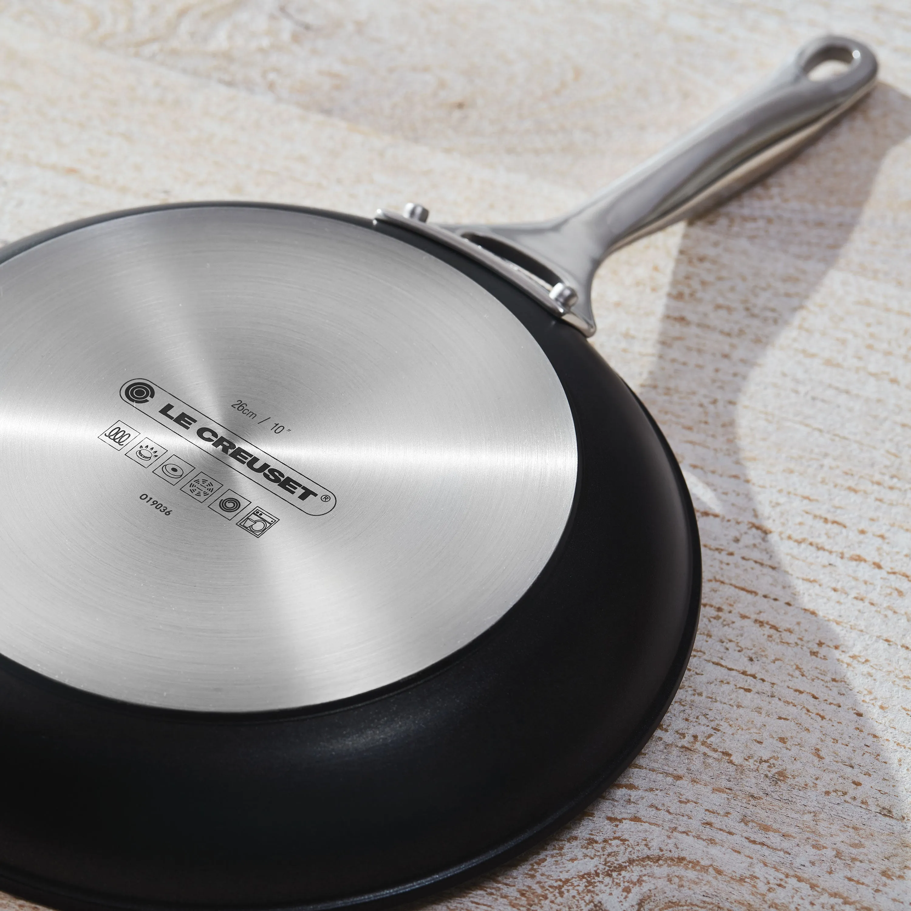 Le Creuset Toughened Nonstick Pro 10" Skillet