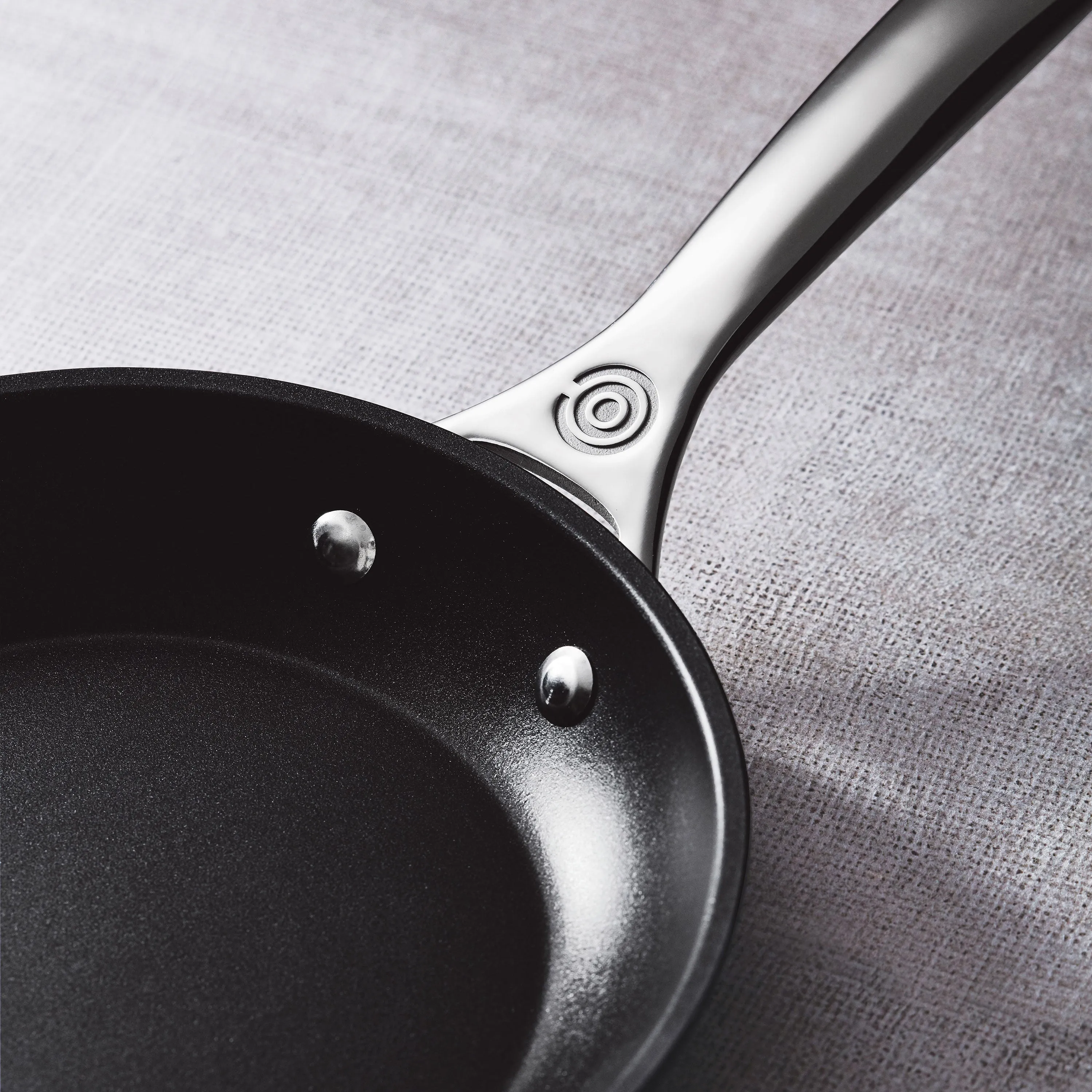 Le Creuset Toughened Nonstick Pro 9.5 & 11" Skillet Set